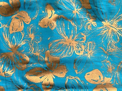 Mariposas doradas de tela VIP en verde azulado brillante 3 años x 44" de ancho Foto 1 de 4