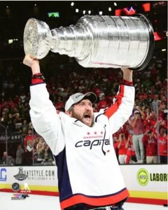 Alex Ovechkin Washington Capitals Hoists Stanley Cup 8x10 Photo - Picture 1 of 1