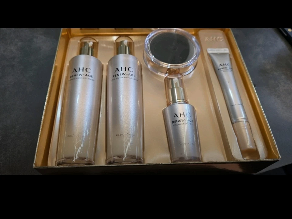 AHC Renew-Age 4 Gift Set + Eye Cream + 5 Sheet Masks + 1 Sunscreen Bonus - Image 1 of 4