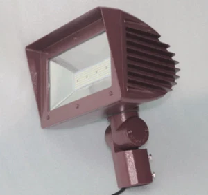 80w 9600lm 5000K 480V Flood Light with knuckle/slip fitting - Picture 1 of 2