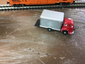 Red and Silver Box Truck with Lift 1:160  N Scale Trains - Picture 1 of 3