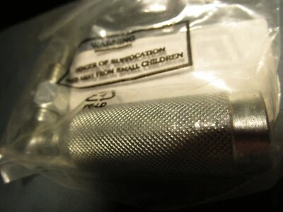 4"OAL 19/32" Needle DynaFlo® Quick Connect 90° Needle Nose Dispenser - Image 1 of 2