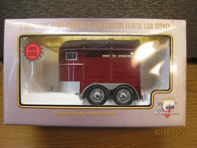 Remolque para caballos escala 1/18, rojo, de Motor City Classics #94009 (madera real) Foto 1 de 4