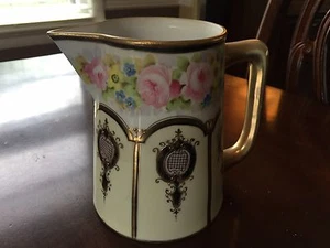 Vintage Nippon handbemalter Krug Blumen und Goldfarbe, M im Kranz - Bild 1 von 7