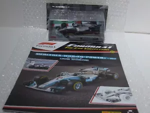 F1 Lewis Hamilton Mercedes W08 2017 con rivista - Foto 1 di 3