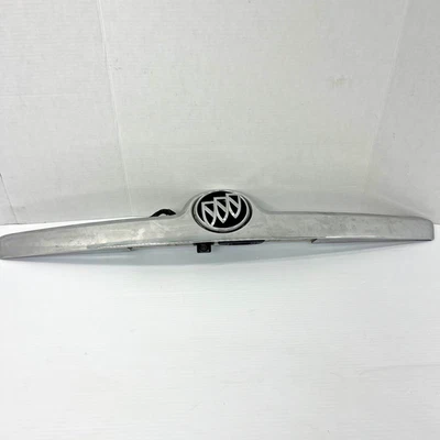 Buick Lacrosse 2010-2013 tapa maletero cromo aplique con cámara 22882771 OEM usado Foto 1 de 4
