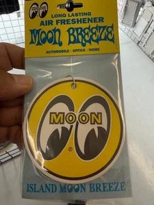 MOONEYES  AIR FRESHENER YELLOW ROUND - Picture 1 of 1