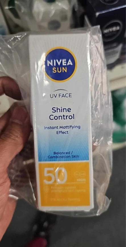 Nivea Sun UV Protector Solar Crema Control Brillo Facial para Mat Look SPF50, 50 ml Foto 1 de 1