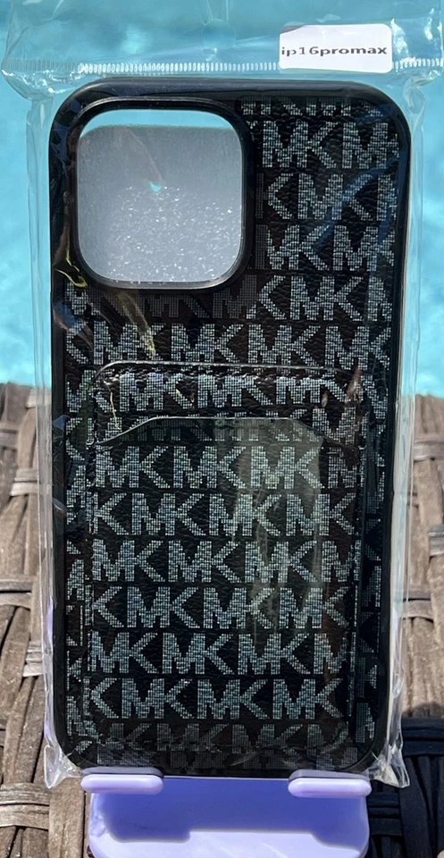 Luxurious Outlet Designer Unisex Signature Wallet Case for iPhone 16 Pro Max! - Image 1 of 1