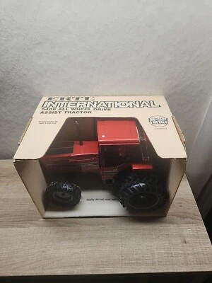 Tractor de asistencia de tracción total Ertl 1/16 International 5488, Stk# 409 Foto 1 de 4