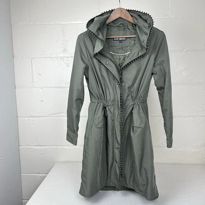 Chaqueta Steve Madden Verde con Cremallera con Tachuelas de Metal, Mujer Pequeña Verde Ejército Foto 1 de 4