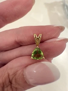 Peridot And 14k Yellow Gold Pendant- Excellent Condition - Picture 1 of 9