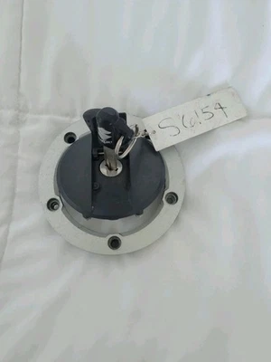 Tapa de gasolina Suzuki GSX-R1000 2007-2008 con pieza clave # 44200-16852 Foto 1 de 2