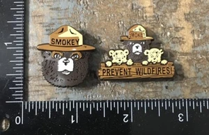 Vintage Pin Set Of SMOKEY THE BEAR Prevent Wildfires Lapel Hat Pins Plastic - Picture 1 of 3