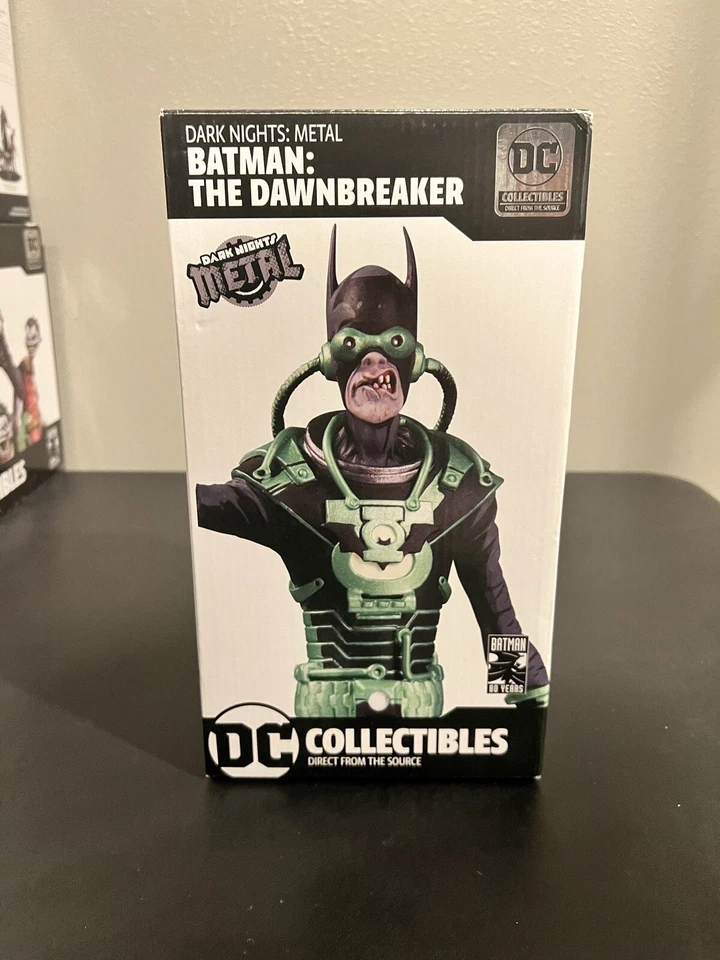 BATMAN: EL AMANECER CABALLEROS OSCUROS: METAL DC COLECCIONABLES ESTATUA 9"/5000 Foto 1 de 2