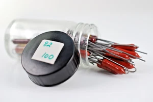 37  Vintage IRC  Resistors RN20X -  82  100 - Picture 1 of 7