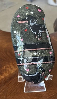 Rocha pintada à mão cachorrinho Dachshund envoltório em torno de arte decoração de jardim colecionável - Imagem 1 de 4
