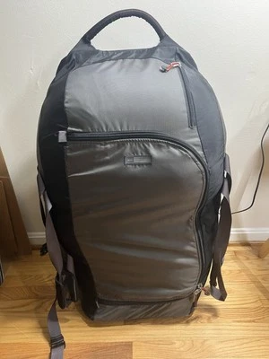 Bolsa de viaje con ruedas REI de 32 pulgadas gris negro Foto 1 de 4