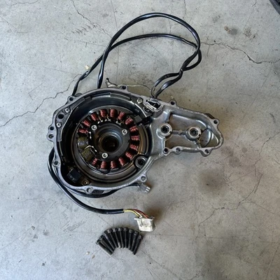 Estator Kawasaki KLR650 1987-2007 con cubierta de estator y herrajes OEM Foto 1 de 4