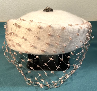 VINTAGE Cream Off White Fabric w/Netted Veil PILL BOX HAT ~ Womens ~with Button - Image 1 of 4