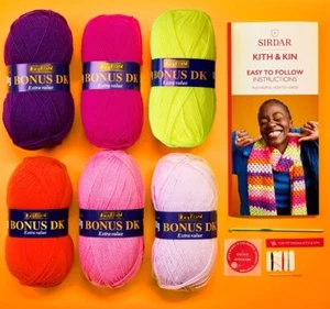 Kit de ganchillo regalo abuelita bufanda - Sirdar Kith & Kin - Imagen 1 de 5