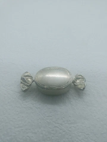 Sterling Silver Candy Wrapper Shaped Pill Box - 12.6 grams Cover