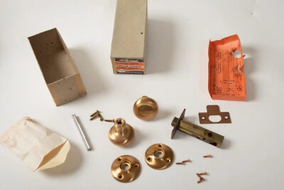 Hollymade Akron Design (K3L) Brass Doorknob Set (JSF6) Latchset Dull Bronze NOS - Image 1 of 4