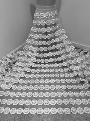 Tela de encaje con lentejuelas bordadas BLANCA PLATA 50” ancho vendido por yarda Foto 1 de 4