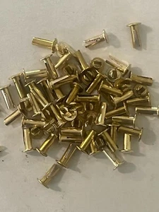 50 ~ 1/8" Durchmesser x 5/16" lang x 7/32" Kopfdurchmesser Messing plattiert Spaltnieten - Bild 1 von 2