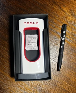 Tesla Desktop Supercharger mit Sammlerstück Tesla Stift - Bild 1 von 6