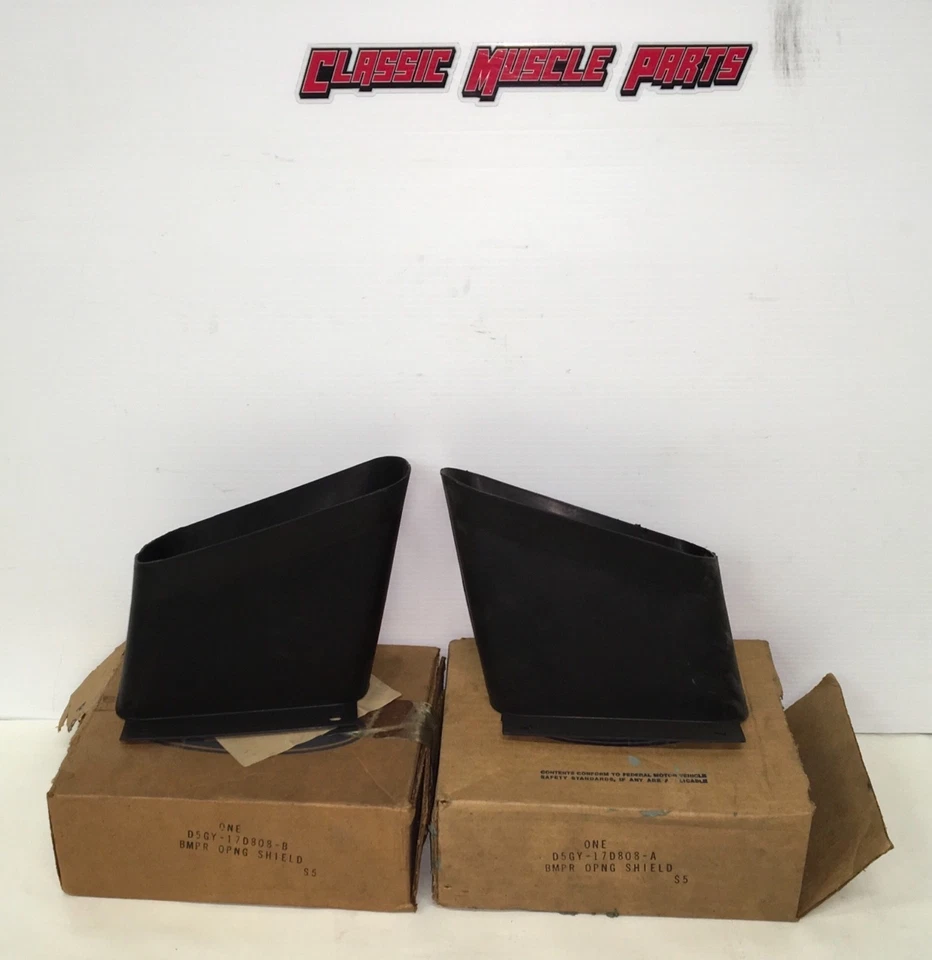Escudos de apertura de parachoques delantero NOS Ford 75 76 Cougar D5GY-17D808-A D5GY-17D808-B Foto 1 de 4