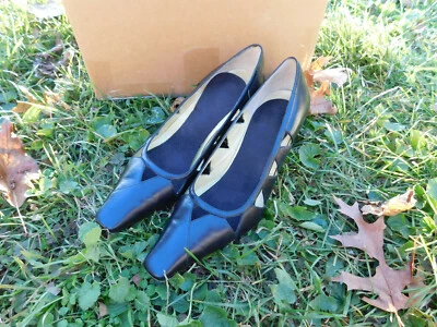 Bisou Bisou Black Leather Pumps Heels Classic Cut out triangles Sz 7 EUC Nice! - Image 1 of 4