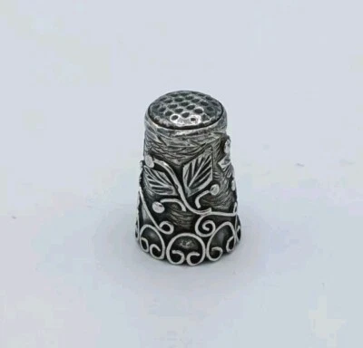 Vintage Sterling Silver Ornate Filigree Swirl Leaves Vine Thimble - 6.17g - Image 1 of 4