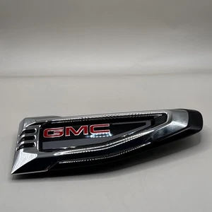 Guardabarros exterior cromado brillante GM 2025 Yukon lado pasajero delantero nuevo OEM - Imagen 1 de 3