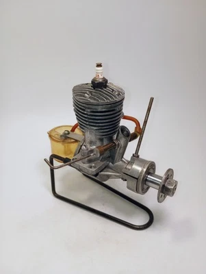 Beautiful Vintage 1945 Super Hurricane 24 Model Spark Ignition CL/FF Engine - Image 1 of 4