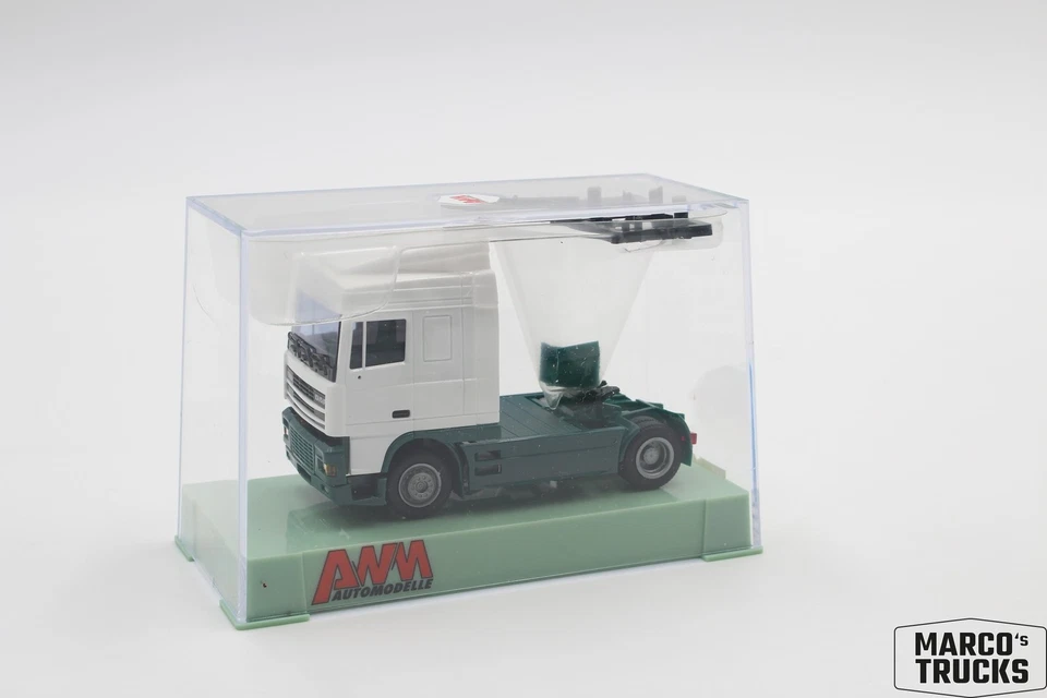 AWM DAF 95 XF SC tractor unit 2-axle 4x2 white/green 6939.01 1:87 /AWN76 - Image 1 of 1