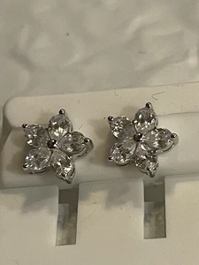 925 Sterling Silber 8 mm Moissanit 6 kt Solitär Ohrstecker Stern/Blume - Bild 1 von 6