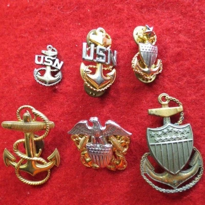 6 prendedores de insignia de anclaje de USN y Guardia Costera, algunos de oro y ley, Segunda Guerra Mundial y modernos Foto 1 de 4