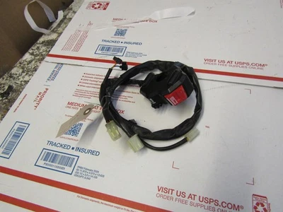 15-19 YAMAHA YZF R1 OEM RIGHT CLIP ON HANDLE KILL OFF START SWITCH SWITCHES - Image 1 of 4
