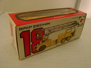 GRIP ZECHIN #18 HINO SNORKEL ELECTRIC WORK CAR NEW IN BOX - Picture 1 of 4
