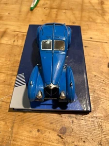 BUGATTI ATLANTIC (1936) BLU SCALA 1/24 BURAGO VINTAGE MODELLINO MADE IN ITALY - Foto 1 di 7