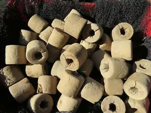 38 auténticas redes de pesca bronceadas usadas de 3 pulgadas x 2+3/4 pulgadas flotantes Tiki Hut (E1-677A) - Imagen 1 de 5