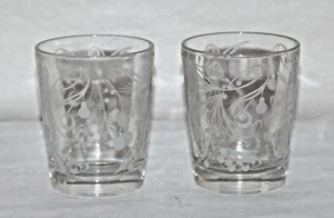 Vintage Holiday Christmas Whiskey Glasses Set of 2 - Picture 1 of 9