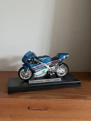 Welly 1994 Yamaha TZ250M Factory Racing Bike Motorcycle Diecast Model Toy 1/18 - Image 1 of 4