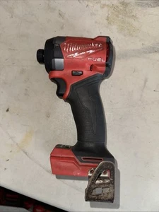 Milwaukee 2953-20 Avvitatore esagonale 18V brushless senza fili 1/4" - solo strumento - Foto 1 di 3