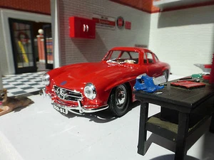 1:24 Mercedes 300SL 1954 Very Detailed Burago Diecast Scale Car 22023 Red G LGB - Picture 1 of 3