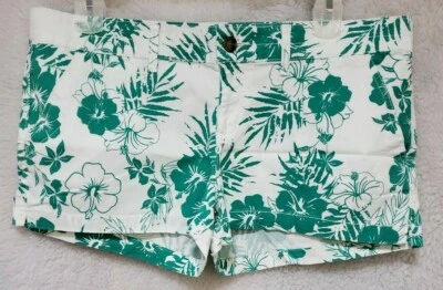 SO Juniors Womens Shorts Size 17 Green White Floral NEW - Image 1 of 4