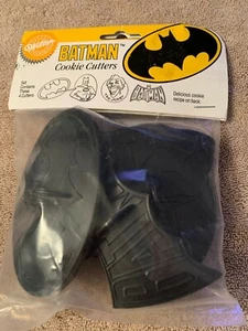 Set di 4 tagliabiscotti Wilton BATMAN 1989, NOS *SIGILLATO* - Foto 1 di 1