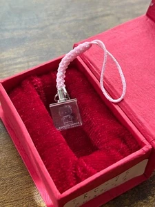 Hello Kitty 2004 Y2K Laser Etched Mini Glass Cube Keychain Kawaii Japan Sanrio - Picture 1 of 20