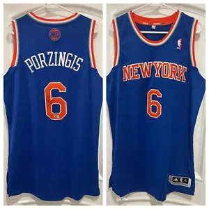 Kristaps Porzingis signierte Knicks blau authentisches Trikot (BAS) - Bild 1 von 9